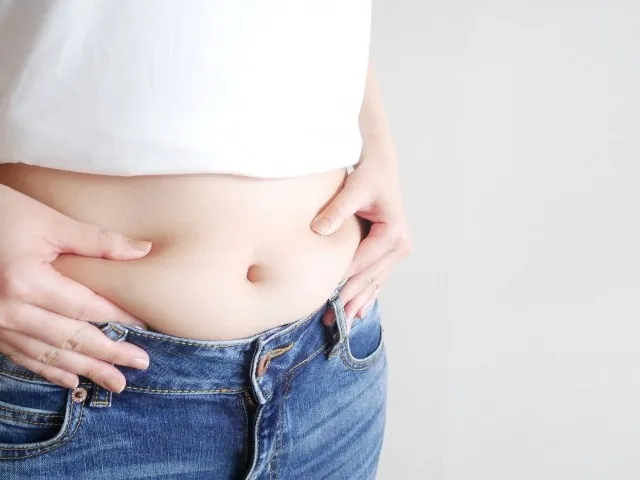 “ぽっこりお腹”は内臓脂肪？みはる調剤薬局でできる対策