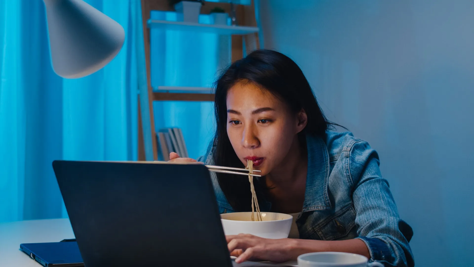 “夜の間食”がやめられない…その理由とは？